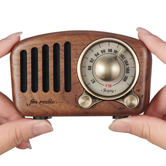 R919 Solid Wood Speaker Walnut Retro Mini Card-Insert Radio Built-In Battery Voice Prompt 5W Gift Radio Retro Speaker