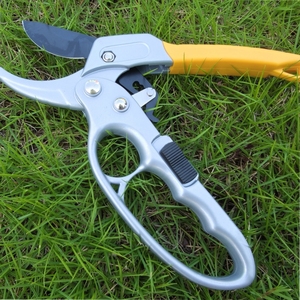 Sécateur de jardin à cliquet bypass, manche en plastique antidérapant, coupe robuste pour la coupe des branches d'arbres fruitiers et l'entretien de la maison et du jardin - Product Image 6