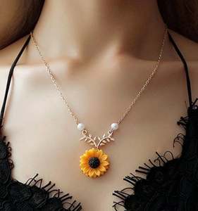 Collar de Perlas con Colgante Delicado de Girasol para Mujer, Accesorios de Joyería y Ropa - Product Image 1