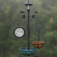 Support de pot de fleurs solaire avec horloge extérieure, aiguille à vent, panier en fibre de coco et cadre en fer recourbé thermolaqué – Décoration de jardin quotidienne