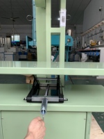 Machine semi-automatique à fonctionnement stable pour la pose de lacets, machine d'emballage automatique haute efficacité pour rubans et bandes