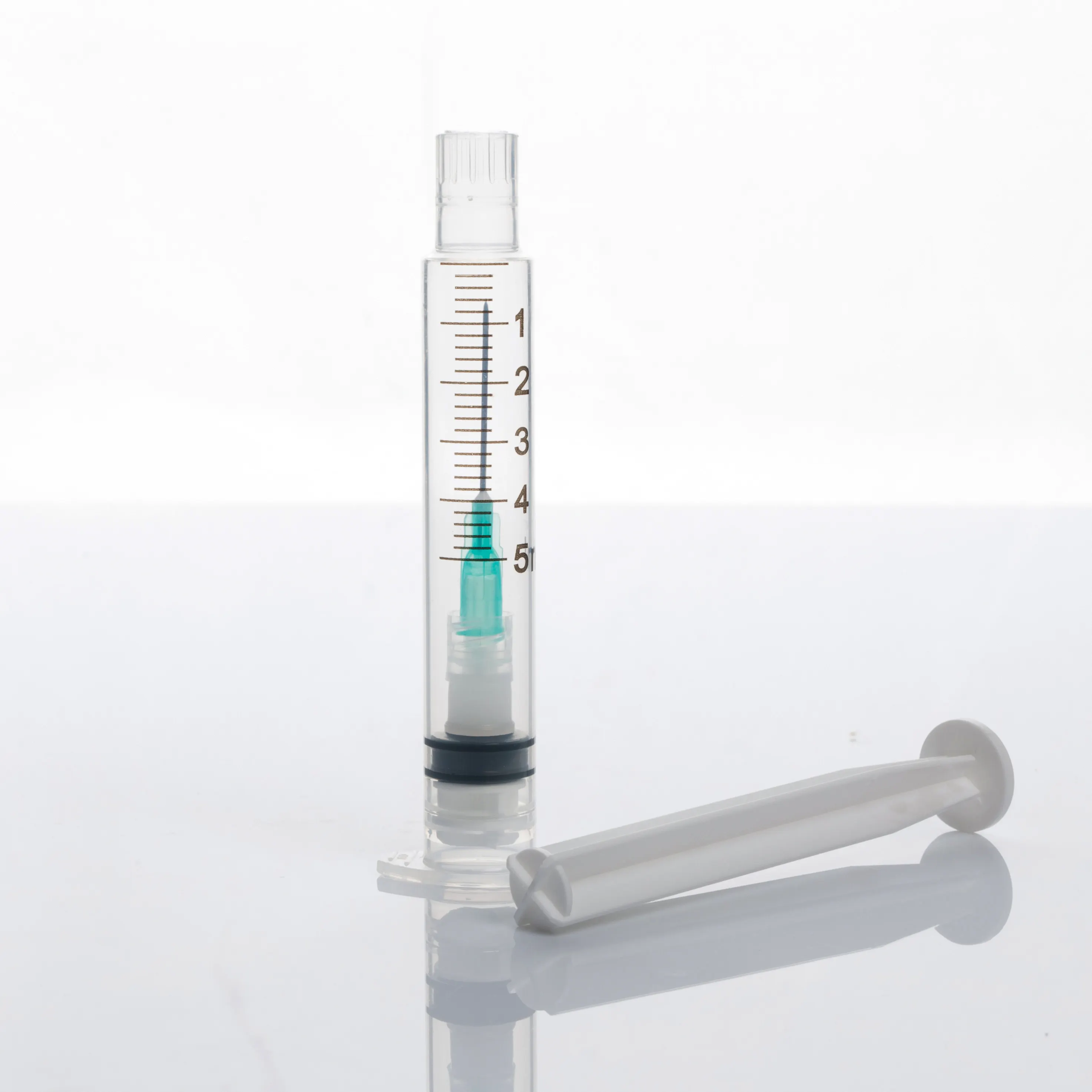 Tek kullanımlık tıbbi şırınga enjeksiyon 0.5ml-20ml emniyetli şırınga iğne ile