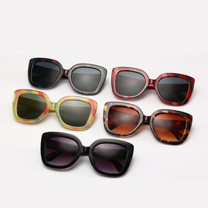 Vidrio listo para enviar <span class=keywords><strong>en</strong></span> <span class=keywords><strong>stock</strong></span> nueva llegada colorido señoras fuera UV400 lentes de gran tamaño marco cuadrado gafas de sol - Product Image 1