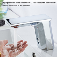 Robinet d'eau froide monocommande moderne classique à capteur tactile, finition chrome brossé, en alliage de zinc, à montage sur comptoir avec douchette extractible