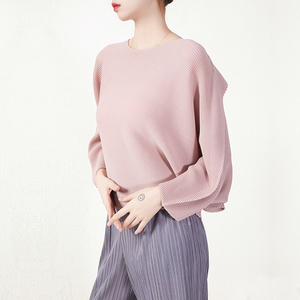 Tops plisados sueltos otoño nueva camiseta de manga larga de murciélago para mujer Miyake ropa de moda de gran tamaño para mujer - Product Image 5