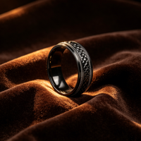 Bague pour homme en zirconium noir de 8 mm, poli miroir, ajustement confortable, motif pyramidal texturé, alliance de mariage Tizti Jewelry