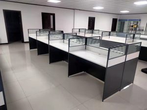 Venta al por mayor de fábrica, se puede ampliar, escritorio de personal de varias estaciones, mesa de partición de escritorio de estación de trabajo de varios empleados - Product Image 4