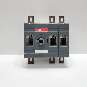 قاطع دائرة كهربائية OT400E12 ثلاثي الأقطاب مثبت على القاعدة، 400 أمبير، جديد تمامًا وأصلي من ماركة Plc - Product Image 1