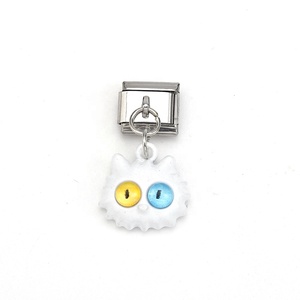 Bracelet de charme italien en acier inoxydable bicolore avec pendentif monstre œil de chat, style dessin animé tendance - Product Image 1
