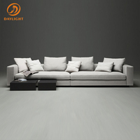Canapé blanc moderne à profil bas, sectionnel en cuir minimaliste avec accoudoirs carrés et base au sol, idéal pour appartement de luxe en immeuble de grande hauteur
