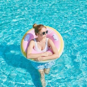 Bouée de bain gonflable rose écologique en PVC - Product Image 2