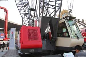 رافعة زاحفة صغيرة فوا الصينية بحمولة 35 طن طراز QUY35 متوفرة في المخزون - Product Image 4