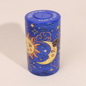 Pot de stockage en plastique avec motif soleil et lune, hermétique et anti-odeur, pour conserver les herbes et le tabac frais. - Product Image 1