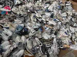 Venta Directa de Fábrica de un Gran Número de Zapatos Baratos en Liquidación - Product Image 2
