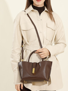 Bolso Tote de Cuero Vacuno Genuino de Lujo Minimalista, Bajo MOQ, para Mujer, Versátil como Bandolera y Bolso de Mano con Herrajes Dorados Vintage - Product Image 5