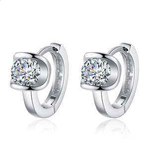 Orecchini a Clip Classici da Donna con Zirconi, Eleganti, Minimalisti, Versatili, Stile Europeo, Gioielli all'Ingrosso - Product Image 4