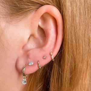 2025 nuevos pendientes de aro Huggie con cuentas Bohemias de oro de 14 quilates delicados y hermosos al por mayor de fábrica de alta calidad - Product Image 5