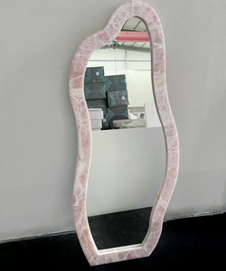 Miroir mural pleine longueur haut de gamme de forme libre irrégulière, miroir décoratif personnalisé avec <span class=keywords><strong>cadre</strong></span> en pierre ondulée, matériaux de <span class=keywords><strong>cadre</strong></span> en option - Product Image 3