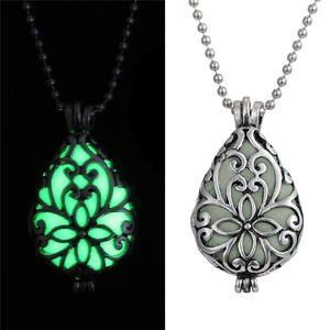 Colgante de gota de agua para mujer, colgante de piedra brillante, collar que brilla en la oscuridad - Product Image 2