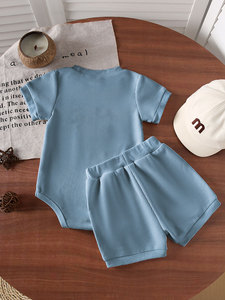 Completo Estivo per Neonato, 2 Pezzi in Cotone, Set di Abbigliamento alla Moda con Maniche Corte e Chiusura a Bottoni, 'MAMA'S Little Boy', Pantaloncini Connessi, Completo Waffle - Product Image 3