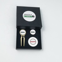 Boîte cadeau d'accessoires de golf en métal sur mesure avec outil de réparation de divots et marqueur de balle moulés sous pression