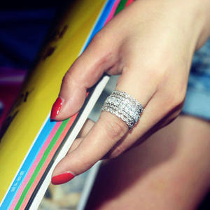 Anello da Donna Q801 in Oro Bianco con Diamante Naturale Taglio Brillante Rotondo Colore D, Fede Nuziale Impilabile, Gioiello - Product Image 5