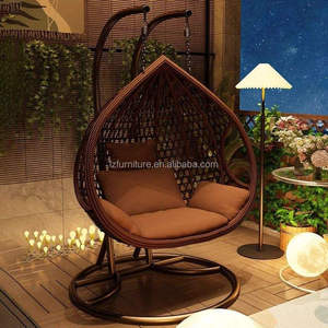 Fauteuil suspendu double place en rotin Lovezone pour extérieur avec coussin imperméable pour patio et jardin, design contemporain - Product Image 2