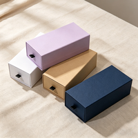 Boîtes cadeaux coulissantes multicolores personnalisées OEM ODM en carton rigide avec languettes de tirage, gaufrage et doublure en éponge pour bijoux et petits cadeaux