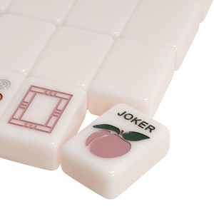 Meilleures ventes : Tuiles <span class=keywords><strong>de</strong></span> mahjong américaines en acrylique beige, imprimées avec motif floral pêche et logo personnalisé, mignonnes et élégantes, pour <span class=keywords><strong>les</strong></span> fêtes <span class=keywords><strong>de</strong></span> filles - Product Image 5