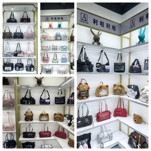 Borsa a Tracolla OEM con Doppia Finestra, Produzione Personalizzata, Borsa a Spalla per Esposizione Pin Anime, Borse <span class=keywords><strong>Ita</strong></span> Giapponesi Personalizzate - Product Image 6
