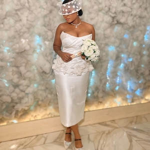 Vestidos de Novia con Flores, sin Tirantes, Estilo Corsé, Largo a la Rodilla, Rectos, para Jardín, África, Cortos, Civiles, Personalizados - Product Image 1