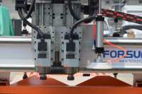 Machine de fraisage CNC à haute efficacité avec système de chargement automatique pour usine de meubles, réduction de 13%
