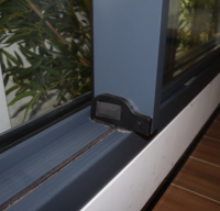 Fenêtres coulissantes fixes panoramiques extra-larges Eloyd, cadre en alliage d'aluminium insonorisé, design moderne, grille en acier inoxydable