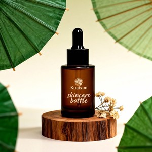 Envase Cosmético de Vidrio Ámbar con Tapa Cuentagotas Dorada de 100 ml, Botella de Vidrio con Cuentagotas y Logotipo Personalizado de Lujo - Product Image 6
