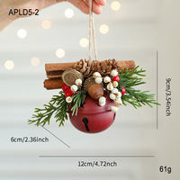 Ornements de Noël mixtes à suspendre : clochettes, bois de cerf, nœuds, pommes de pin pour la décoration de l'arbre de Noël, des fenêtres et de l'intérieur des voitures