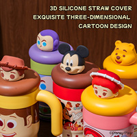 Bouteille isotherme et thermos grande capacité Disney avec couvercle, poignée et paille, idéale pour offrir et pour la Coupe du Monde 2026