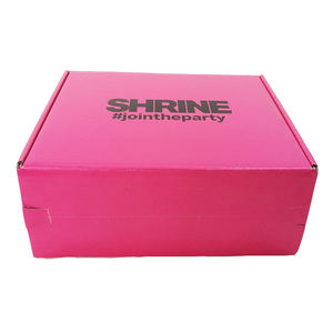 กล่องกระดาษลูกฟูกแบบแข็งสีชมพูโลโก้ตามสั่งบรรจุภัณฑ์เครื่องแต่งกายกล่องกระดาษเคลือบผิวด้านลายนูนกล่องสำหรับจัดส่งเสื้อผ้าเสื้อยืด - Product Image 4
