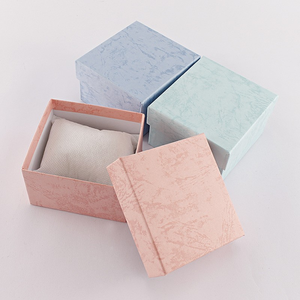 Caja de Almacenamiento Rígida de Cartón de 1 mm de Grosor con Logotipo Personalizable en Relieve, Forma Rectangular, con Tapa y Base para Relojes y Perfumes - Product Image 4