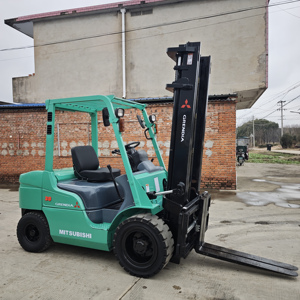 Chariot élévateur diesel d'occasion Mitsubishi FD30 3 tonnes 3 mètres, deux mâts, modèle 2023, 4x4, garantie 1 an, origine Japon, testé et inspecté - Product Image 6