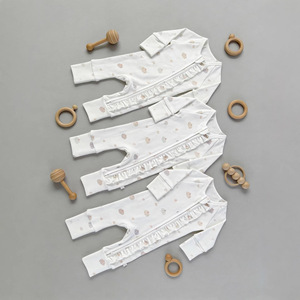 Tutina Unisex a Maniche Lunghe per Neonati, Body in Cotone con Pizzo e Volant, Pigiama Stampato per Bambini e Bambine - Product Image 1