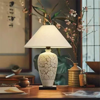 Lampe de table en céramique de style chinois vert avec motif d'oiseaux et de fleurs peints à la main pour chambre à coucher, salon, hôtel