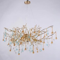 Lustre en cristal créatif en forme de goutte d'eau colorée, luminaire suspendu de luxe pour salon et salle à manger