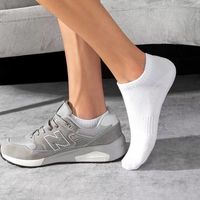 Chaussettes pour hommes Jingwen OEM en coton blanc Hanes, chaussettes courtes en tricot de couleur unie pour le printemps, calcetines cortos para hombre
