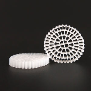 Medio de Filtración Biológica K3MBBR de HDPE, Poroso, Suspendido, para la Eliminación de Amoníaco <span class=keywords><strong>y</strong></span> Nitrógeno en Sistemas de Acuicultura de Recirculación, Ecológico, 1 Año - Product Image 1