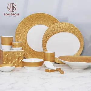 Wholesale Porcelain Luxury Food Table Decoration Round Ceramic Gold Rim Charger Under Wedding Party Plates Sets Dinnerware