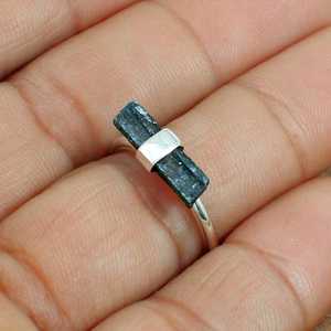 Bague en argent sterling 92.5 faite à la main avec pierre précieuse de cyanite bleue naturelle non traitée brute dernière conception classique simple - Product Image 5