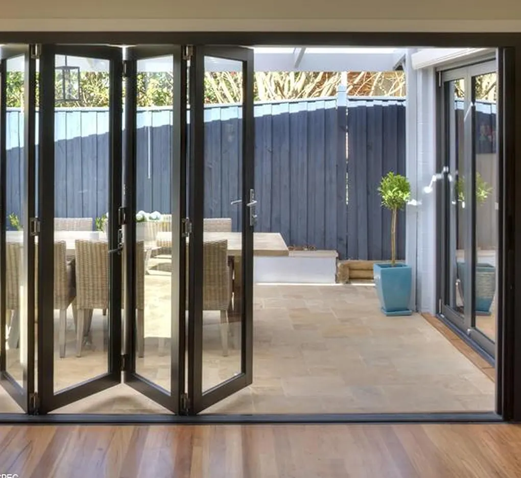 Pintu lipat Interior kaca ganda aluminium murah Modern desain bifold untuk ruang makan dapur