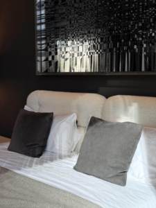 Lit double moderne <span class=keywords><strong>et</strong></span> simple en bois de pin <span class=keywords><strong>et</strong></span> tissu, style italien minimaliste, pour chambre principale, avec <span class=keywords><strong>matelas</strong></span> de 1800 mm, idéal pour les gîtes <span class=keywords><strong>et</strong></span> hôtels - Product Image 5