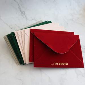<span class=keywords><strong>Prix</strong></span> d'usine, enveloppe personnalisée, estampage à chaud, logo en feuille d'or, enveloppe en velours avec impression personnalisée, taille, couleur, rose, vert, bordeaux, ivoire - Product Image 1