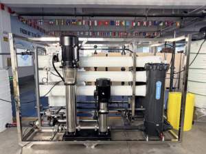 Unité de dessalement <span class=keywords><strong>d</strong></span>'<span class=keywords><strong>eau</strong></span> saumâtre agricole Two Whale 6TPH, pompe PLC, osmose inverse, faible consommation <span class=keywords><strong>d</strong></span>'énergie pour les grandes installations - Product Image 4